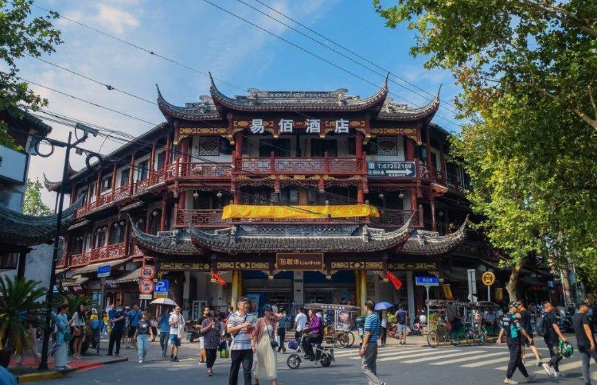首创一站式清洁中心，科沃斯地宝X2 COMBO升维清扫，家庭清洁的“核心舱”！
